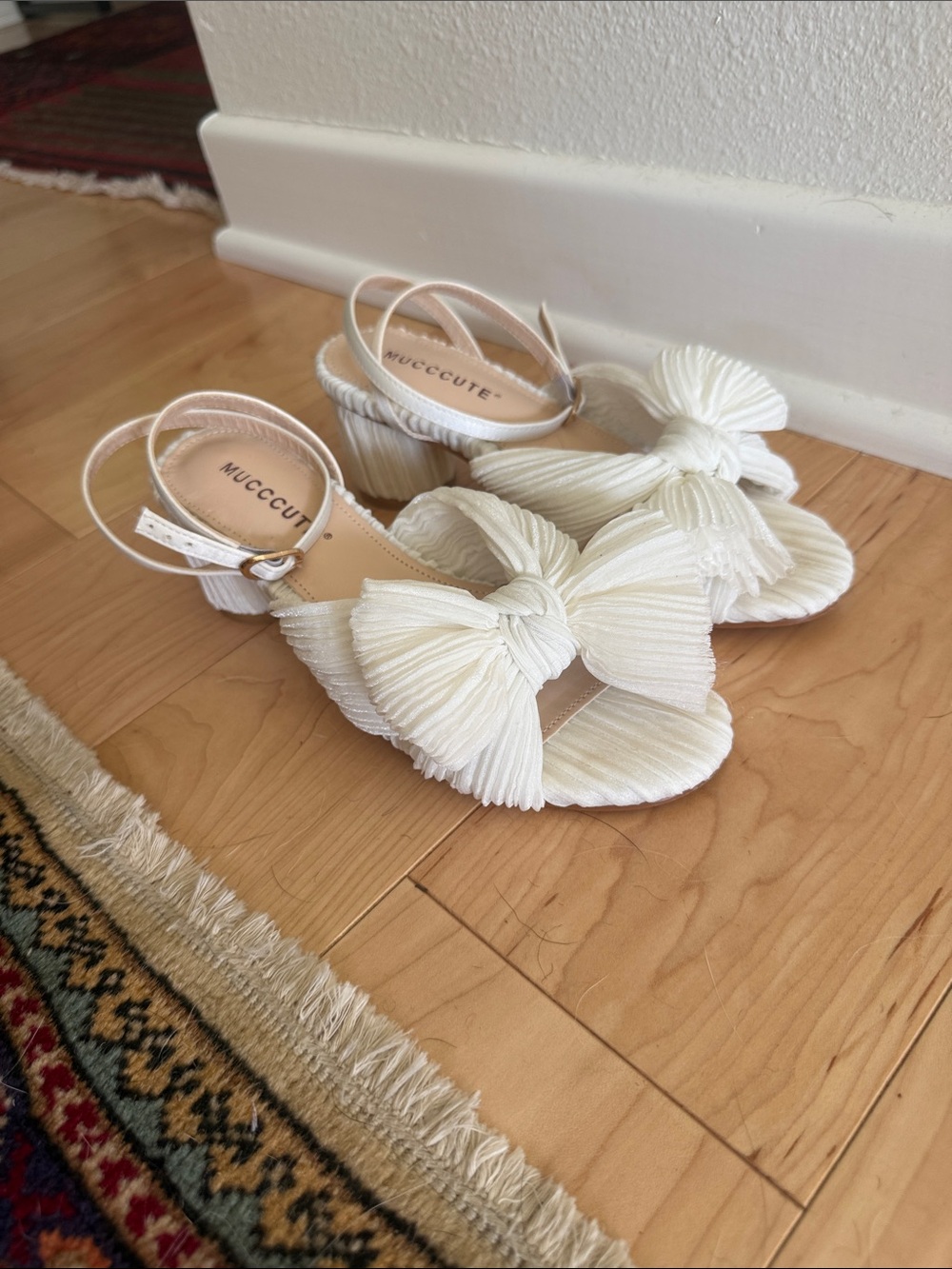 Women’s White Bow Sandals